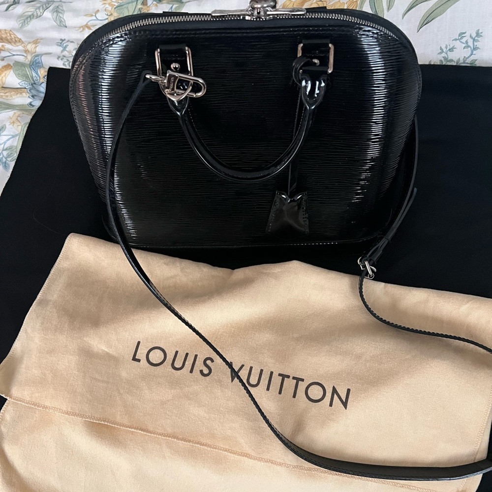 Louis Vuitton Alma EPI PM Electric Black 12x6 9.8x63 inches Awesome Condition